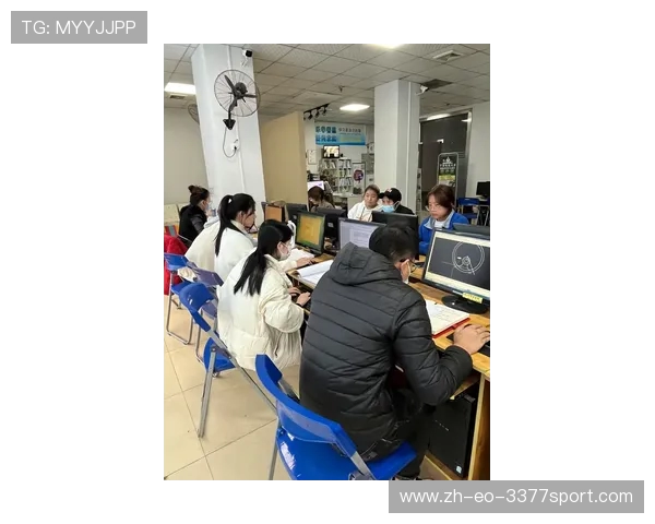 假装在激烈打游戏的现场实拍照片成功骗过同学们的爆笑瞬间